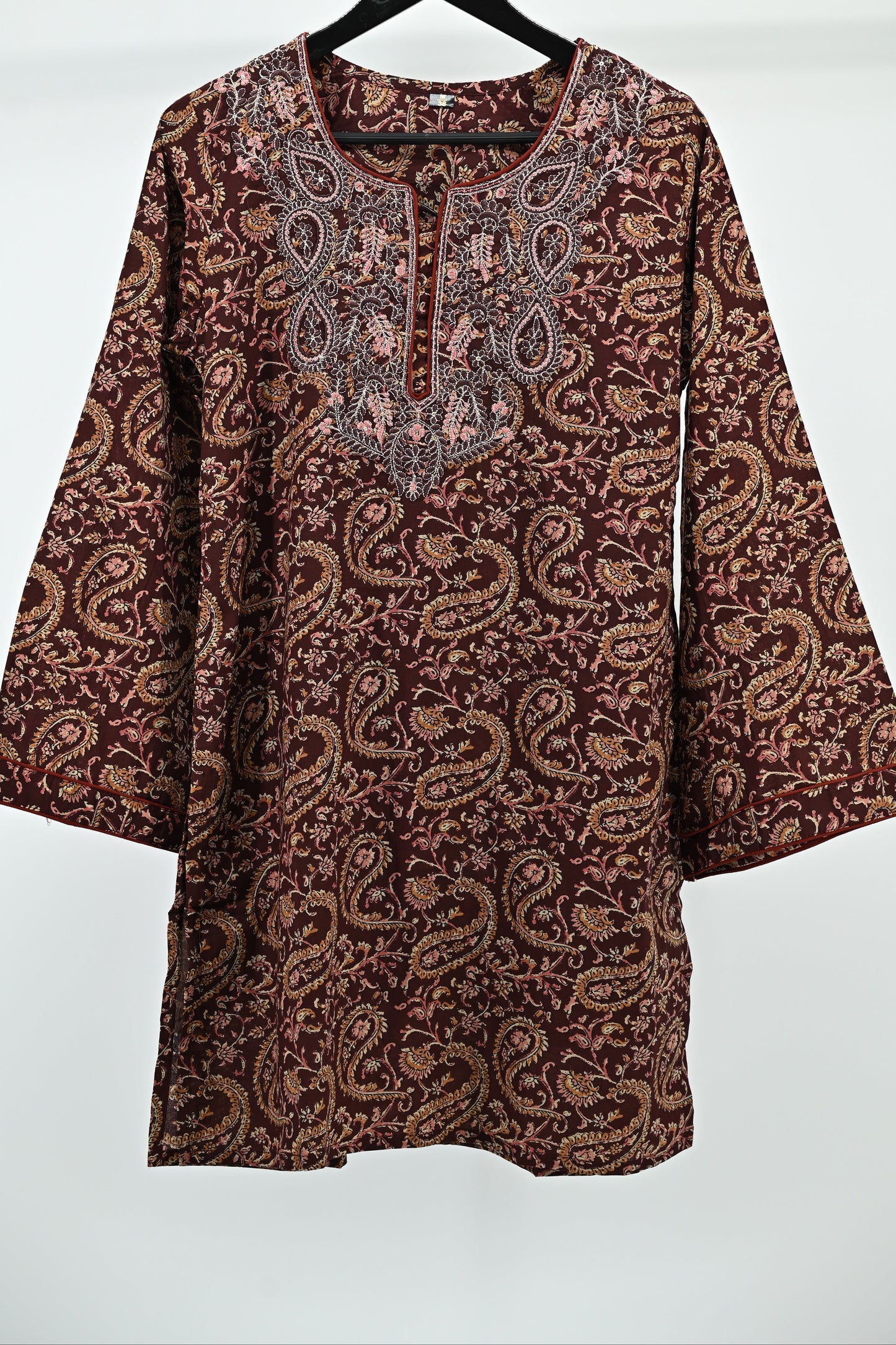 Women’s Elegant Paisley Embroidered Kurti – Black