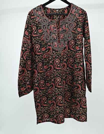 Women’s Elegant Paisley Embroidered Kurti – Black