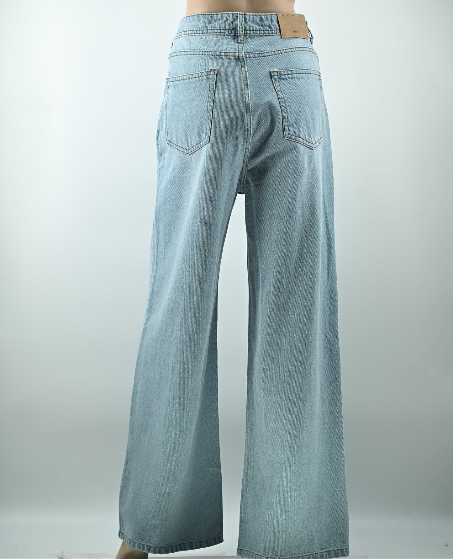 Women’s Light Blue Wide-Leg Jeans