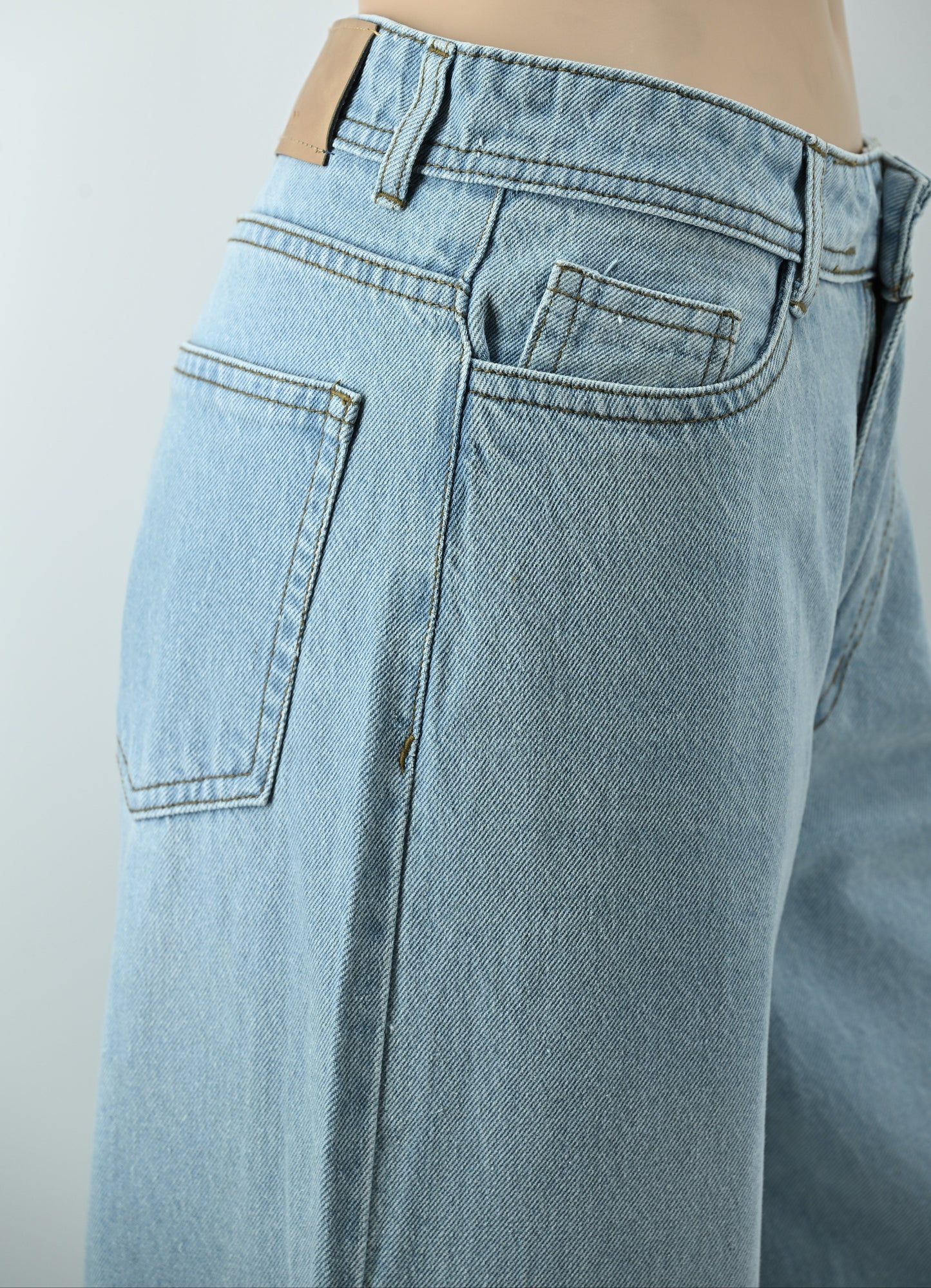 Women’s Light Blue Wide-Leg Jeans