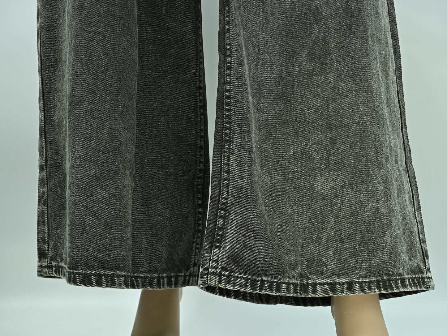 Women’s Charcoal Grey Wide-Leg Jeans